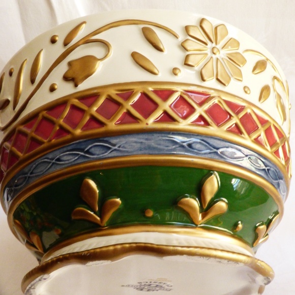 Fitz and Floyd Classics Jolly St. Nick Hand painted Holiday Ceramic covered Bowl - Picture 8 of 12